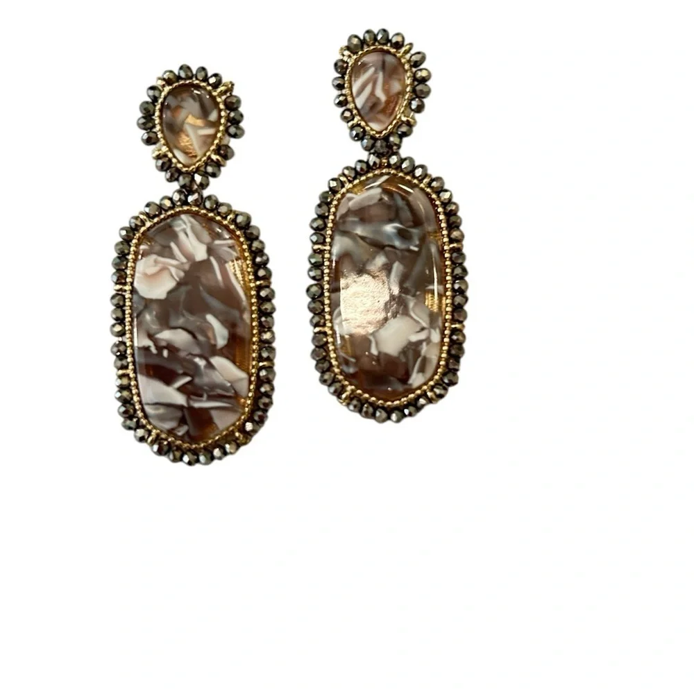 Nwot boutique goldtone/taupe beaded & resin oval drop pierced earrings gift bag
